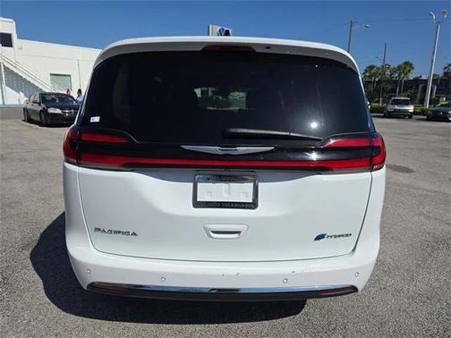 2023 Chrysler Pacifica Hybrid Touring L