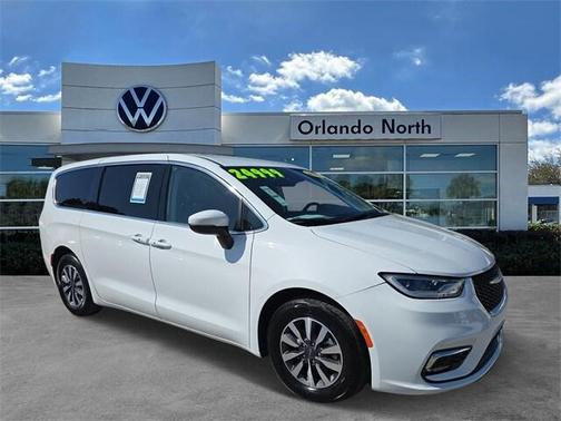 2023 Chrysler Pacifica Hybrid Touring L