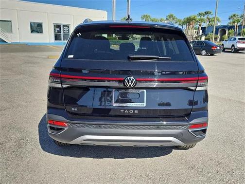 2025 Volkswagen Taos 1.5T SE