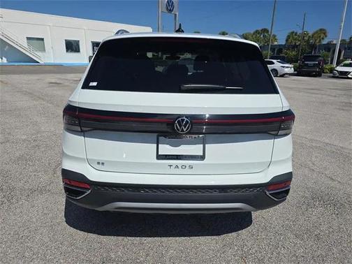 2025 Volkswagen Taos 1.5T SE