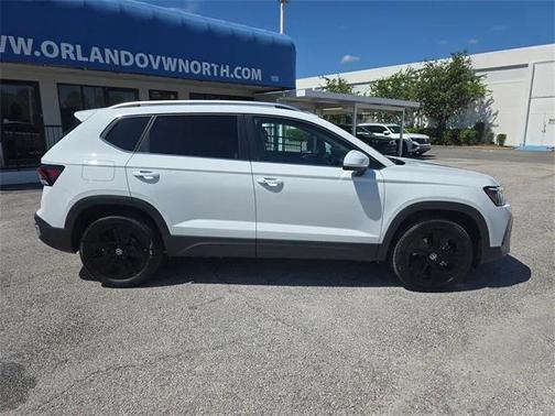 2025 Volkswagen Taos 1.5T SE