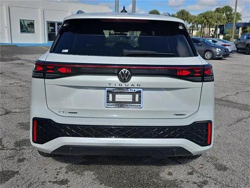 2026 Volkswagen Tiguan 2.0T SEL R-Line 4MOTION