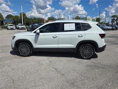 2025 Volkswagen Taos 1.5T SE