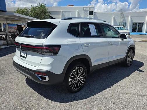 2025 Volkswagen Taos 1.5T SE