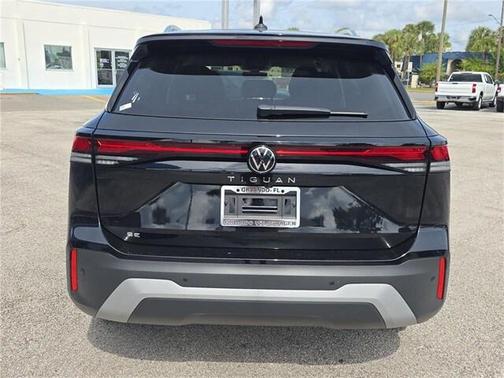 2025 Volkswagen Tiguan 2.0T SE