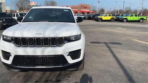 2025 Jeep Grand Cherokee Laredo
