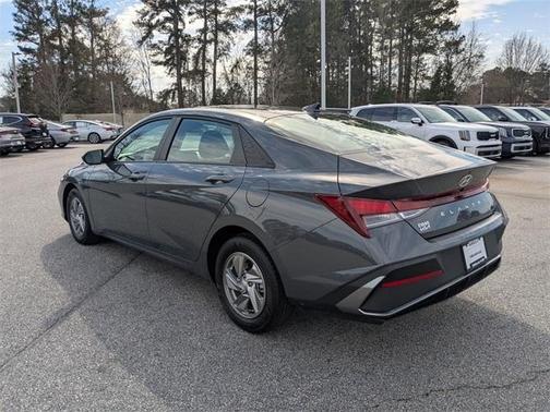 2025 Hyundai ELANTRA SE