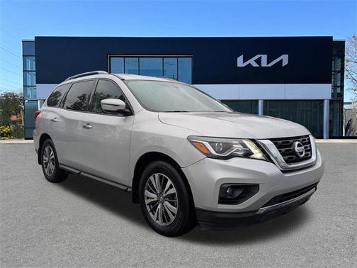 2020 Nissan Pathfinder SV