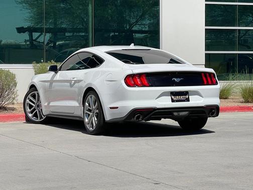 Oxford White 2022 Ford Mustang EcoBoost