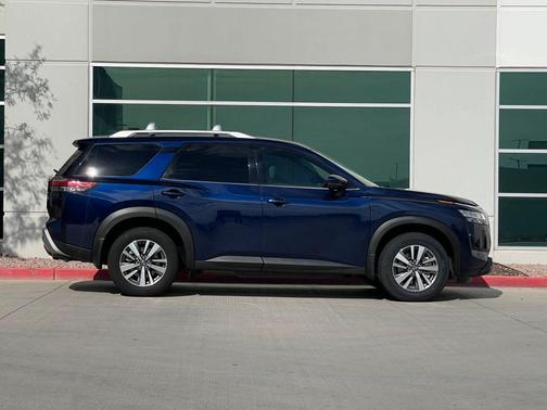 2022 Nissan Pathfinder SL 2WD