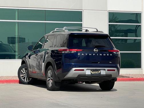 2022 Nissan Pathfinder SL 2WD