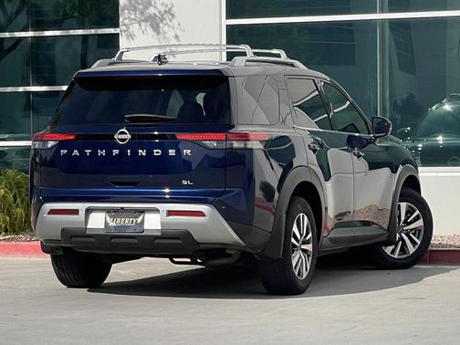 2022 Nissan Pathfinder SL 2WD