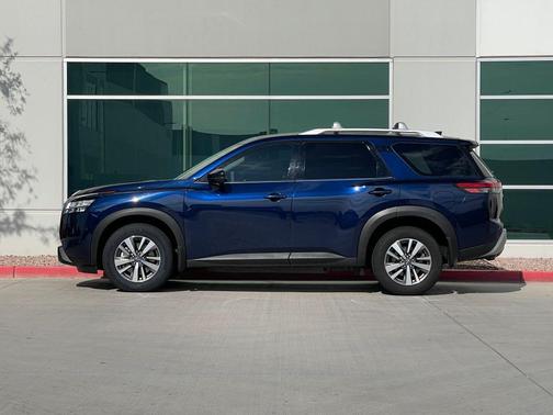 2022 Nissan Pathfinder SL 2WD