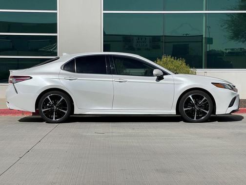 Wind Chill Pearl 2019 Toyota Camry XSE