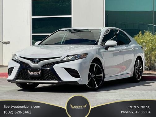 Wind Chill Pearl 2019 Toyota Camry XSE