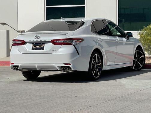 Wind Chill Pearl 2019 Toyota Camry XSE