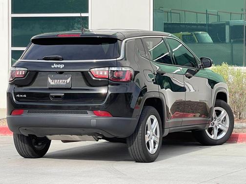 Diamond Black Crystal Pearlcoat 2024 Jeep Compass Sport