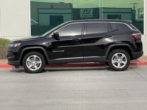 Diamond Black Crystal Pearlcoat 2024 Jeep Compass Sport