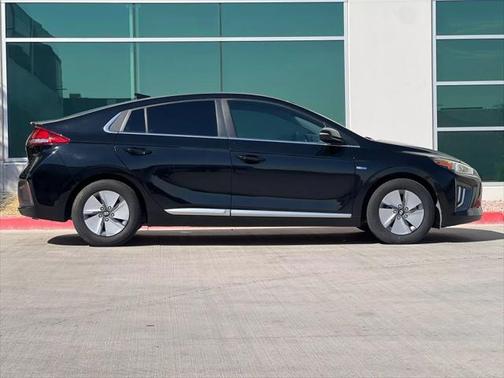 2020 Hyundai IONIQ Hybrid SE