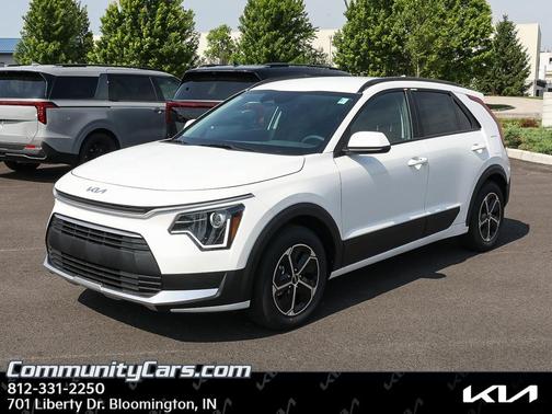 Snow White Pearl 2026 Kia Niro LX