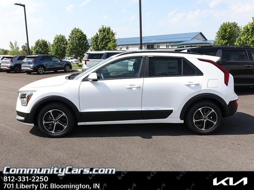 Snow White Pearl 2026 Kia Niro LX