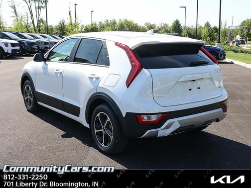 Snow White Pearl 2026 Kia Niro LX
