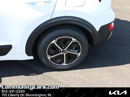 Snow White Pearl 2026 Kia Niro LX