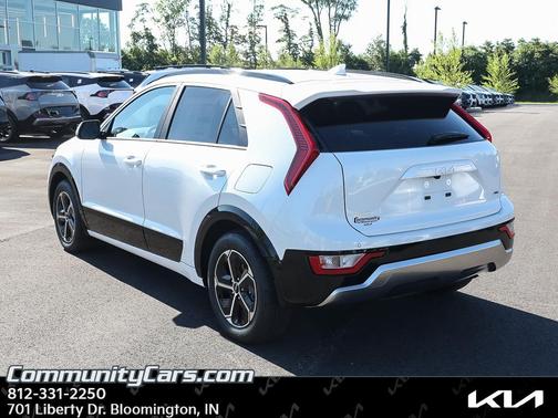 Snow White Pearl 2026 Kia Niro SX
