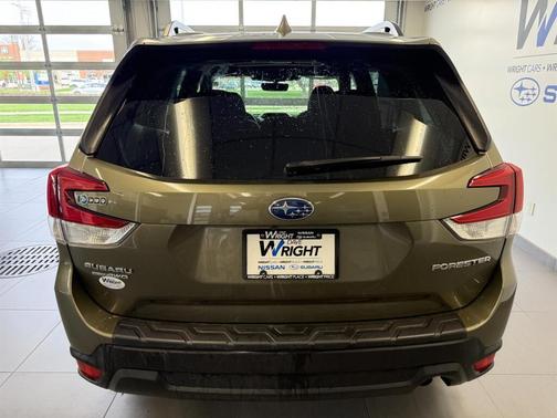 Green 2022 Subaru Forester Premium