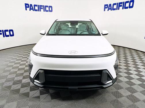 2025 Hyundai KONA SE