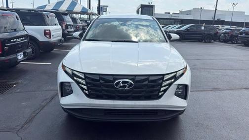 White 2023 Hyundai TUCSON SE