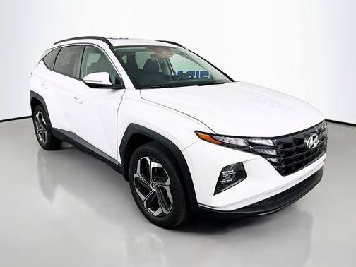 White 2023 Hyundai TUCSON SEL