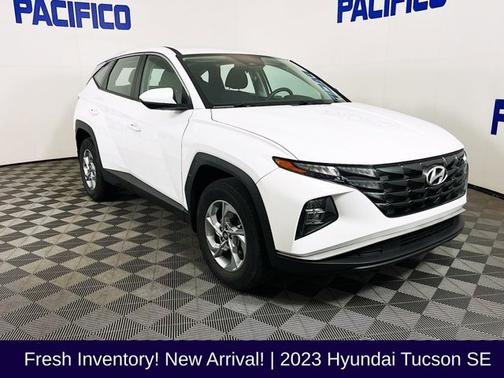 White 2023 Hyundai TUCSON SE