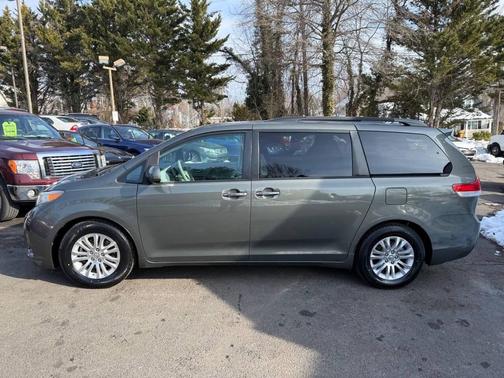 2012 Toyota Sienna XLE