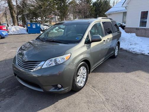 2012 Toyota Sienna XLE