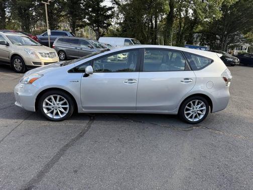 2013 Toyota Prius v Five