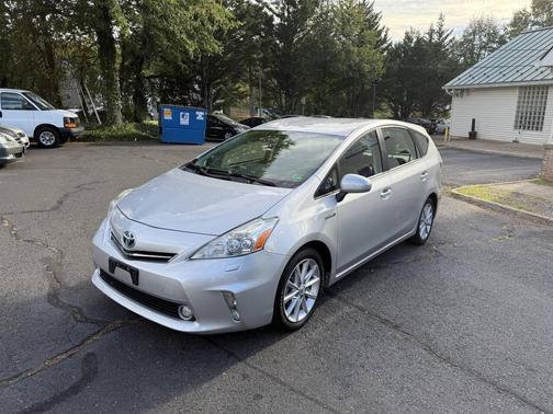 2013 Toyota Prius v Five