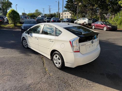 Off White 2010 Toyota Prius III