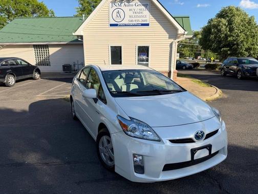 Off White 2010 Toyota Prius III