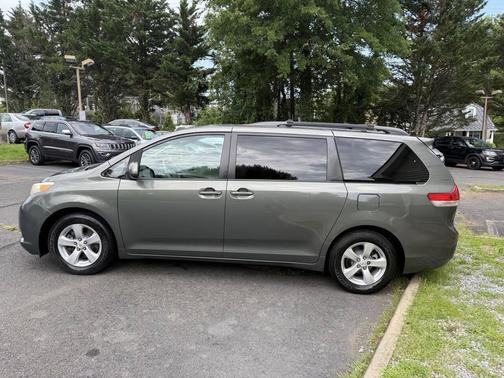 2011 Toyota Sienna LE