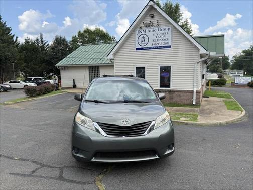 2011 Toyota Sienna LE
