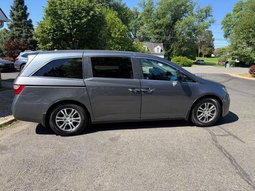 Polished Metal Metallic 2011 Honda Odyssey EX