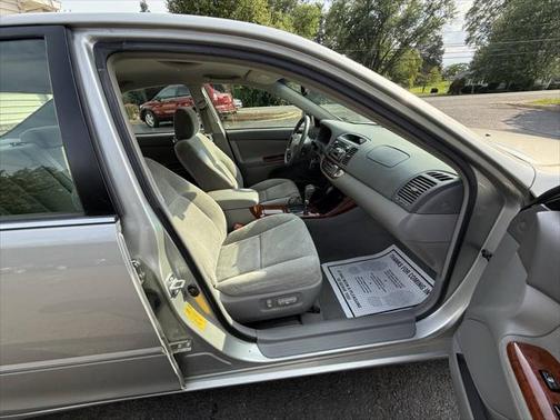2004 Toyota Camry XLE