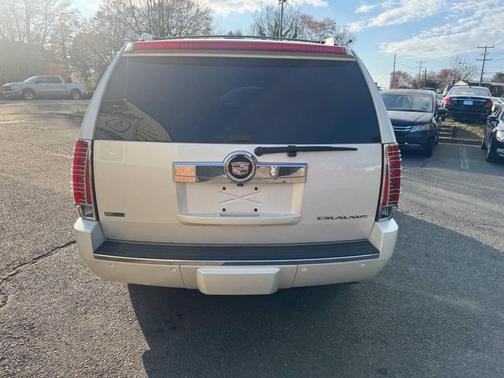 White Diamond Tricoat 2010 Cadillac Escalade Base