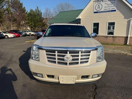 White Diamond Tricoat 2010 Cadillac Escalade Base