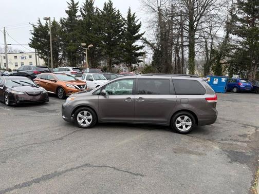 2014 Toyota Sienna LE