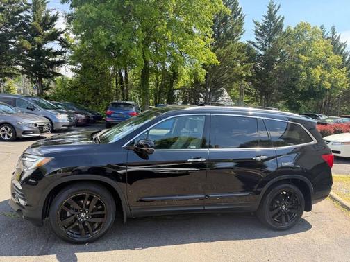 Crystal Black Pearl 2018 Honda Pilot Touring