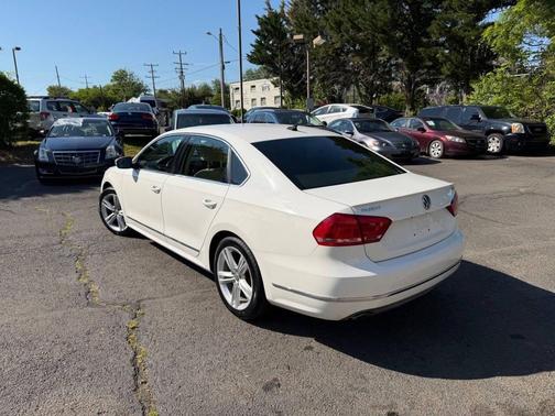 Candy White 2014 Volkswagen Passat 2.0L TDI DSG SEL Premium