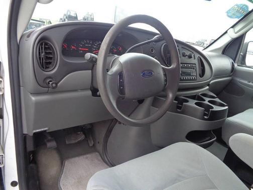 2007 Ford E350 Super Duty XL Wagon