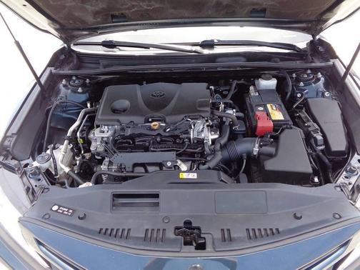 Blue Streak Metallic 2019 Toyota Camry SE